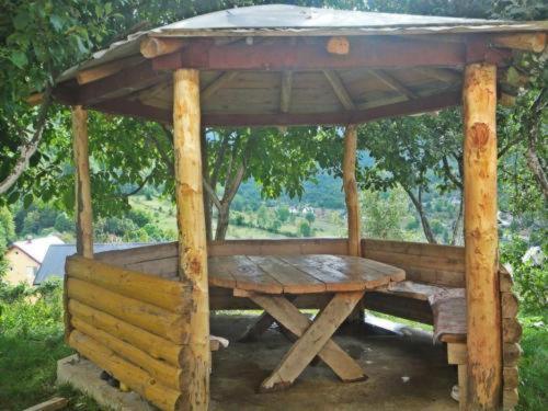 Dedushi Guesthouse &Wood Cabins-Camping Place Gusinje Ngoại thất bức ảnh